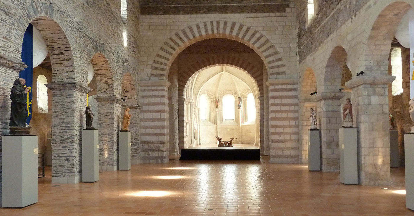 2000 ans d'histoire - La collégiale Saint-Martin Angers, ça dit quoi ?  2000 ans d'histoire - La collégiale Saint-Martin