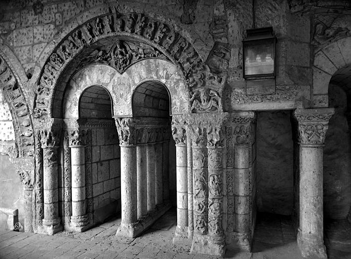 Topette! + Les arcades de l'ancienne abbaye de Saint Aubin Topette! +  Topette! + Les arcades de l'ancienne abbaye de Saint Aubin